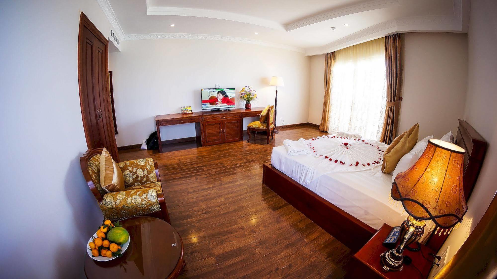 Nha Trang Palace Hotel מראה חיצוני תמונה